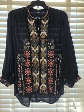 NWOT Tolani 100% Cotton Black Embroidered Boho Blouse Sz S